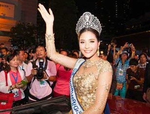 Beauty queen parade on the streets of Bangkok
